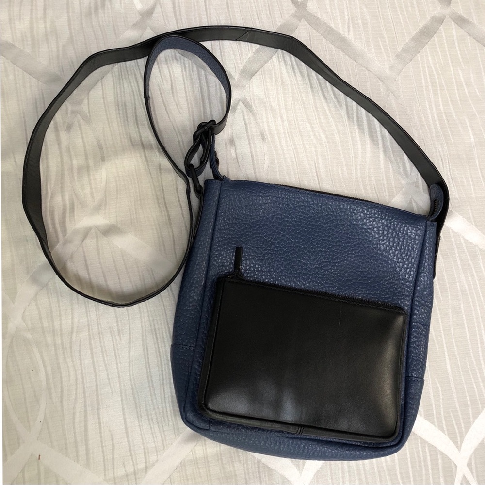 ✨VelRossi Italy blue and black crossbody bag✨